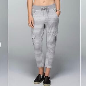 Lululemon Size 4 Carry And Go Pant
Righteous Stripe Silver‎ Spoon Ambient Grey